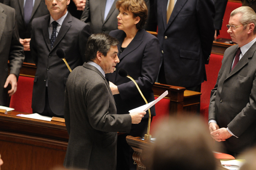 Hommage  la mmoire de Philippe Sguin, ancien prsident de l'Assemble nationale lors de la premire sance du mardi 12 janvier 2010