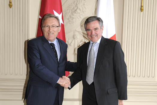 Assembl�e nationale - Entretien avec une d�l�gation de la commission des affaires �trang�res de la Grande Assembl�e de la R�publique de Turquie, conduite par M. Murat Mercan, Pr�sident de la commission, Mardi 19 mai 2009 