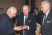 Alain Poher, ancien prsident du Snat, Antoine Pinay, ancien prsident du Conseil, et Jacques Chaban-Delmas, ancien Premier ministre et ancien prsident de l'Assemble nationale