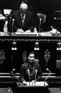 Simone Veil  la tribune de l'Assemble nationale le 26 novembre 1974