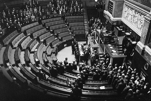 Le Pr�sident de l'Assembl�e Nationale Jacques Chaban-Delmas annonce la dissolution de l'Assembl�e Nationale, le 30 mai 1968
