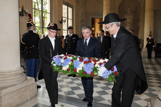 Bernard Accoyer, Prsident de lAssemble nationale, a particip  la crmonie de commmoration du 8 mai 1945  lAssemble nationale