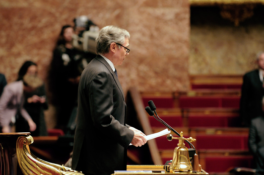 Hommage  la mmoire de Philippe Sguin, ancien prsident de l'Assemble nationale lors de la premire sance du mardi 12 janvier 2010