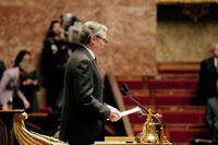 Hommage  la mmoire de Philippe Sguin, ancien prsident de l'Assemble nationale lors de la premire sance du mardi 12 janvier 2010