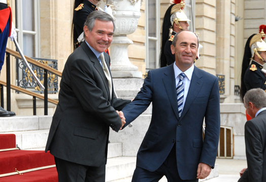 Assembl�e nationale - Entretien avec M. Robert Kotcharian, Pr�sident de la R�publique d'Arm�nie, Jeudi 12 juillet 2007