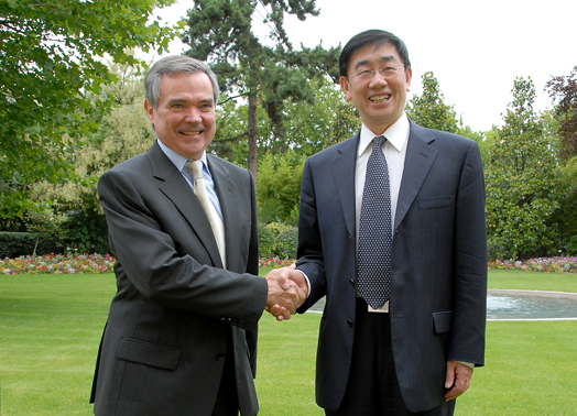 Assemble nationale - Entretien avec M. ZHAO Jinjun, Ambassadeur de la Rpublique Populaire de Chine en France, jeudi 12 juillet 2007