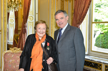 Remise des insignes d’Officier de la Légion d’honneur à Danièle BREEM, ancienne journaliste de l'ORTF, d'Antenne 2 puis de France 2 - 29 mai 2012