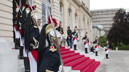 Photo de la Garde Républicaine devant l'Hôtel de Lassay