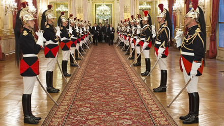 Photo de la Garde Républicaine dans la galerie des fêtes