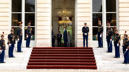 Photo de la Garde Républicaine devant l'Hôtel de Lassay