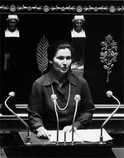 Simone veil à la tribune, Première séance du 26 novembre 1974, © Keystone France 