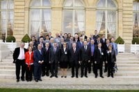 Photo de groupe avec M. Bernard Accoyer, Président de l’Assemblée nationale et M. Claude Birraux, député, président de l’OPECST