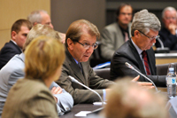 M. Guy Teissier, Prsident de la commission de la dfense nationale et des forces armes expose les travaux de la commission