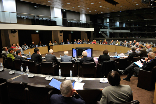 Présentation des travaux de la commission de la défense nationale et des forces armées aux Académiciens et jeunes chercheurs