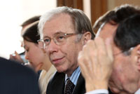 M. Jean-Claude Étienne, sénateur, 1er vice-président de l’OPECST, lors de la séance d’exposés