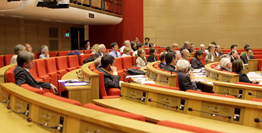 Expos sur la procdure parlementaire aux Acadmiciens et jeunes chercheurs
