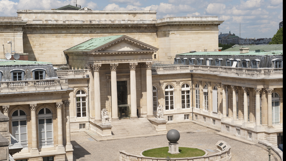 La cour d'honneur du Palais Bourbon 