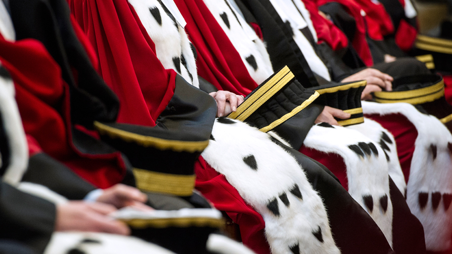 Juges assistant à une audience solennelle au Palais de justice de Paris